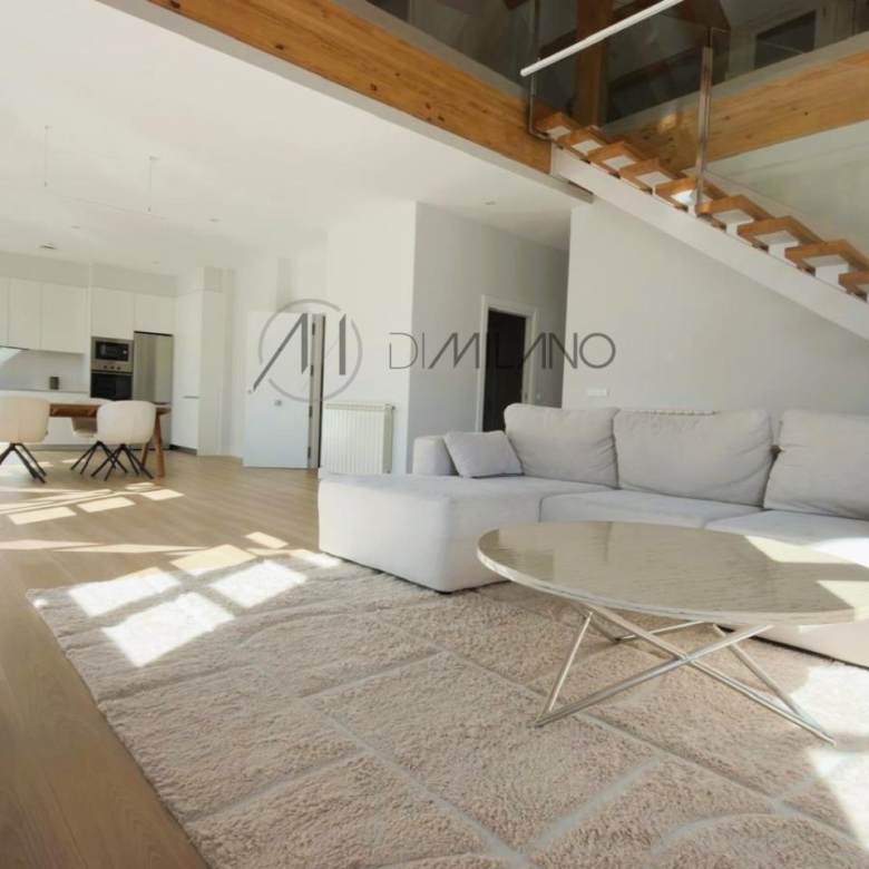 Sofisticado duplex en alquiler en calle Progreso, Vigo