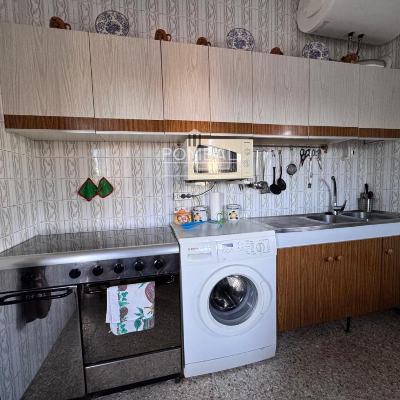 CASA UNIFAMILIAR CON FINCA DE 1.074 M² Y GARAJE PARA DOS COCHES EN SARREAUS