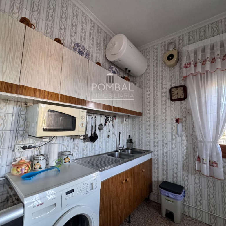 CASA UNIFAMILIAR CON FINCA DE 1.074 M² Y GARAJE PARA DOS COCHES EN SARREAUS