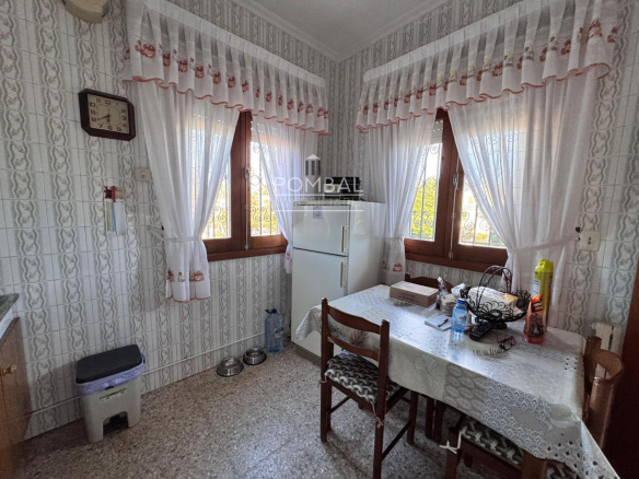 CASA UNIFAMILIAR CON FINCA DE 1.074 M² Y GARAJE PARA DOS COCHES EN SARREAUS