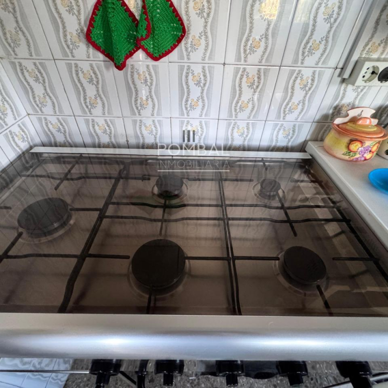 CASA UNIFAMILIAR CON FINCA DE 1.074 M² Y GARAJE PARA DOS COCHES EN SARREAUS