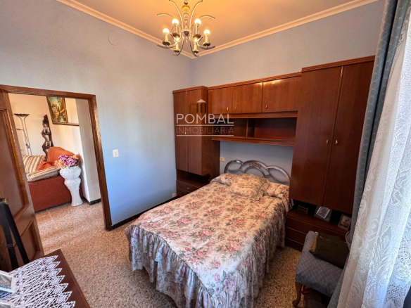 CASA UNIFAMILIAR CON FINCA DE 1.074 M² Y GARAJE PARA DOS COCHES EN SARREAUS