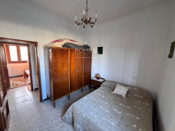 CASA UNIFAMILIAR CON FINCA DE 1.074 M² Y GARAJE PARA DOS COCHES EN SARREAUS