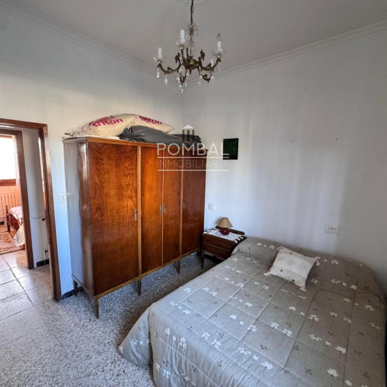 CASA UNIFAMILIAR CON FINCA DE 1.074 M² Y GARAJE PARA DOS COCHES EN SARREAUS