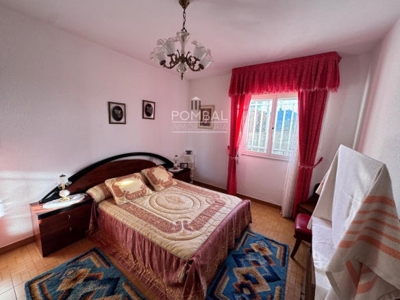 CASA UNIFAMILIAR CON FINCA DE 1.074 M² Y GARAJE PARA DOS COCHES EN SARREAUS