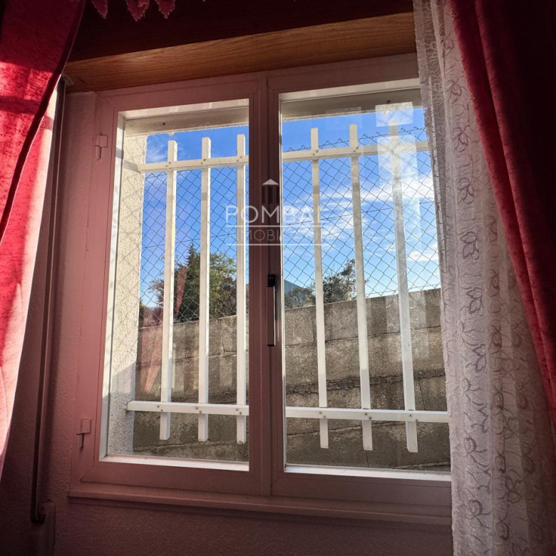 CASA UNIFAMILIAR CON FINCA DE 1.074 M² Y GARAJE PARA DOS COCHES EN SARREAUS