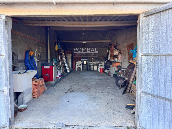 CASA UNIFAMILIAR CON FINCA DE 1.074 M² Y GARAJE PARA DOS COCHES EN SARREAUS