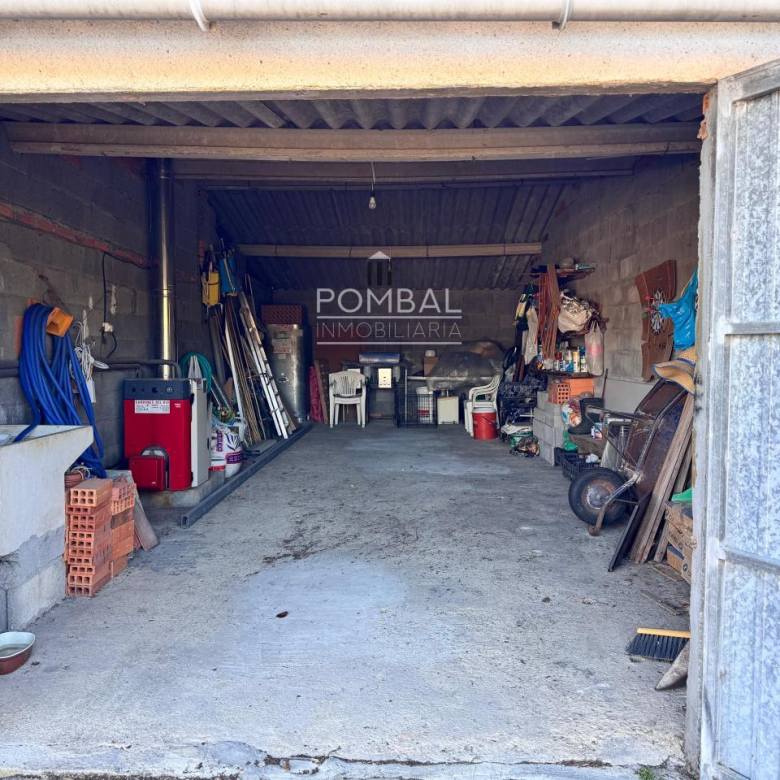 CASA UNIFAMILIAR CON FINCA DE 1.074 M² Y GARAJE PARA DOS COCHES EN SARREAUS