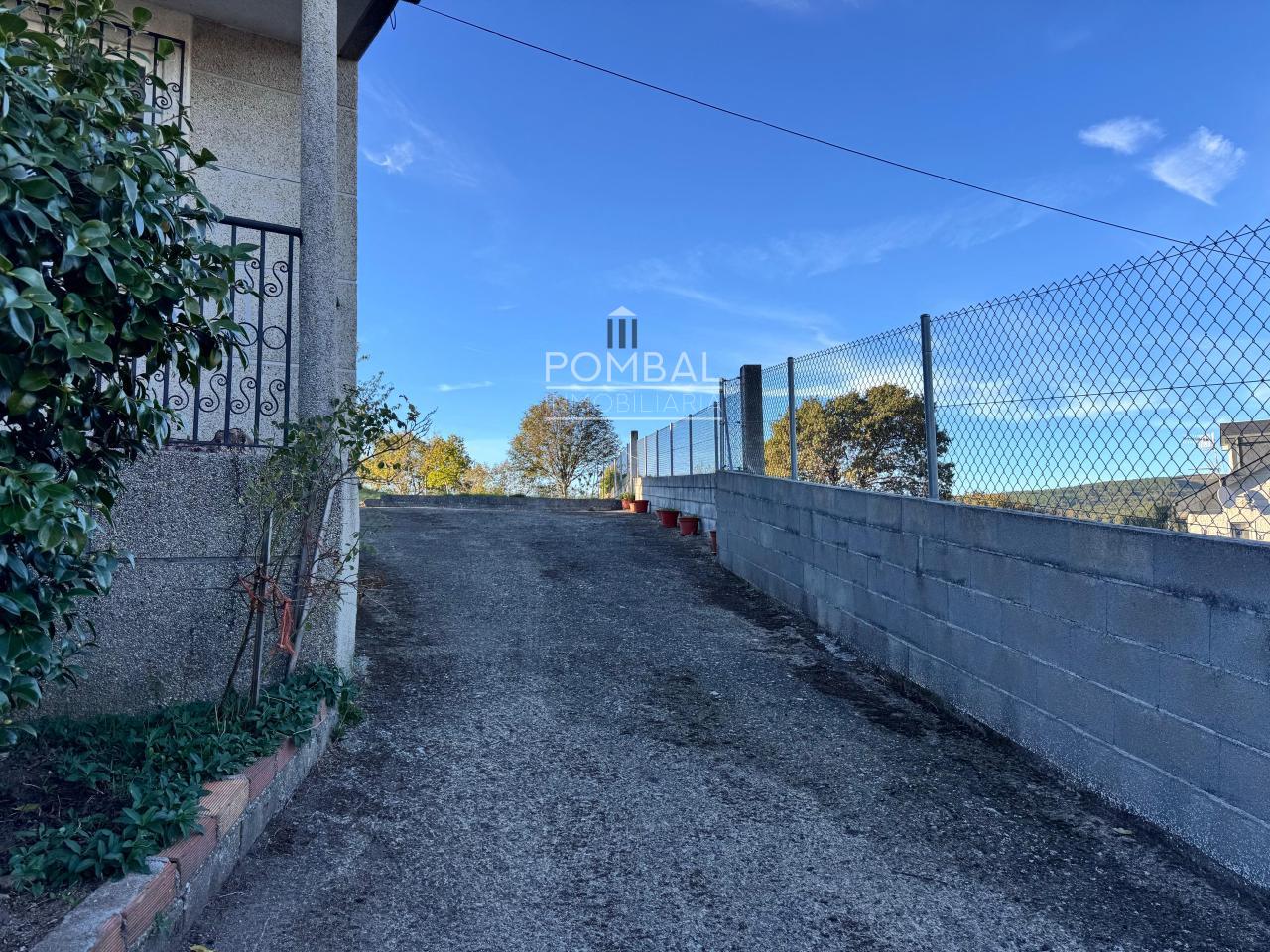179189704255900046156_179189672968 CASA UNIFAMILIAR CON FINCA DE 1.074 M² Y GARAJE PARA DOS COCHES EN SARREAUS