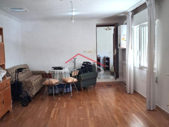 PISO CON TRASTERO EN TROBAJO DEL CAMINO