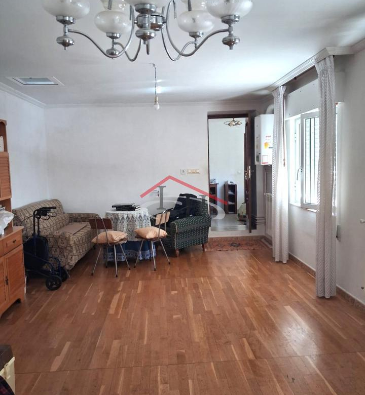 PISO CON TRASTERO EN TROBAJO DEL CAMINO