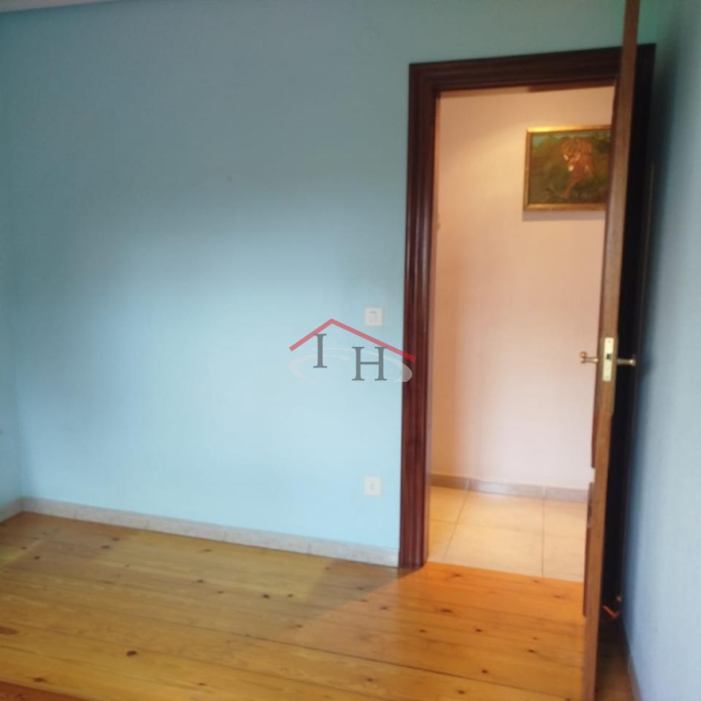 PISO CON TRASTERO EN TROBAJO DEL CAMINO