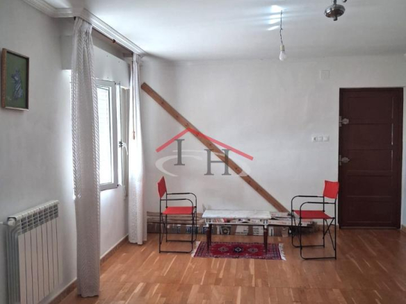 PISO CON TRASTERO EN TROBAJO DEL CAMINO