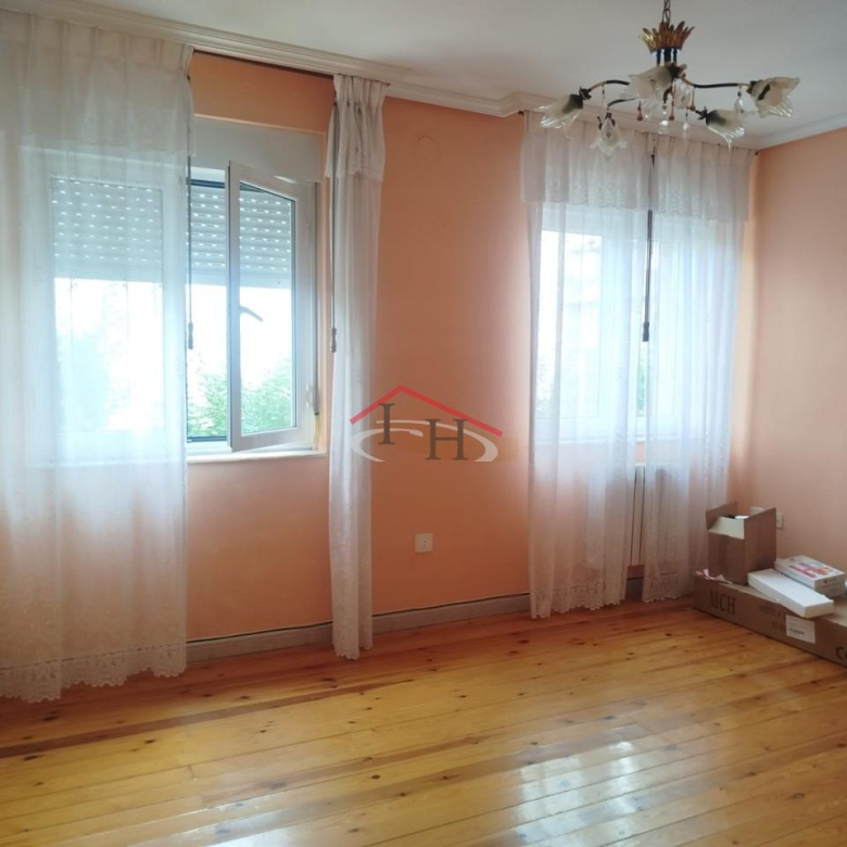 PISO CON TRASTERO EN TROBAJO DEL CAMINO