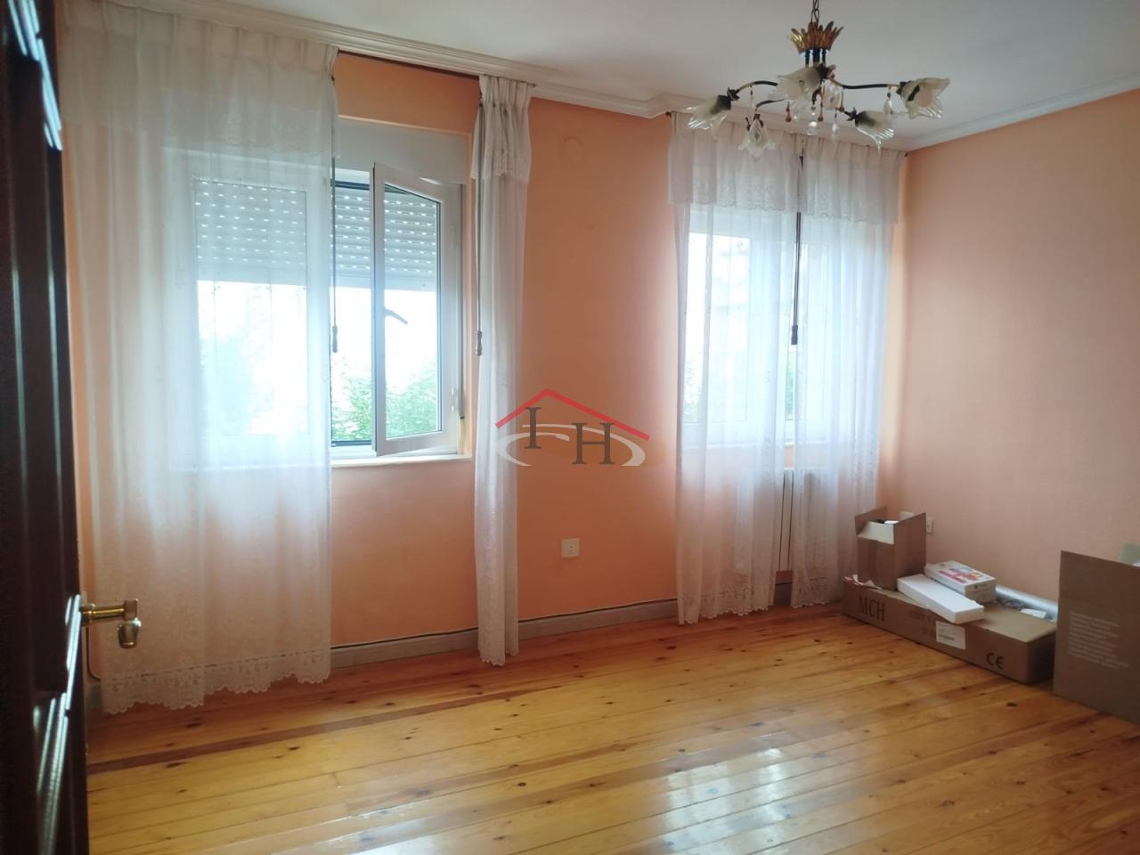 179191131262200173959_179130149590 PISO CON TRASTERO EN TROBAJO DEL CAMINO