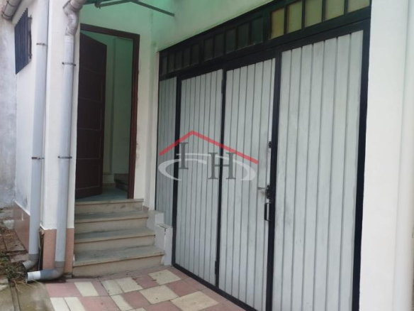 PISO CON TRASTERO EN TROBAJO DEL CAMINO