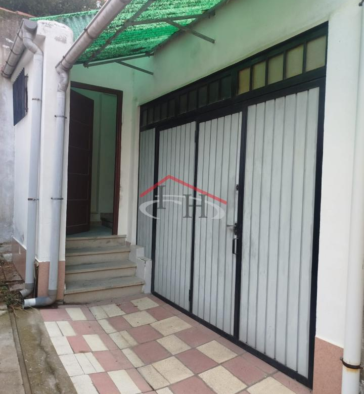 PISO CON TRASTERO EN TROBAJO DEL CAMINO