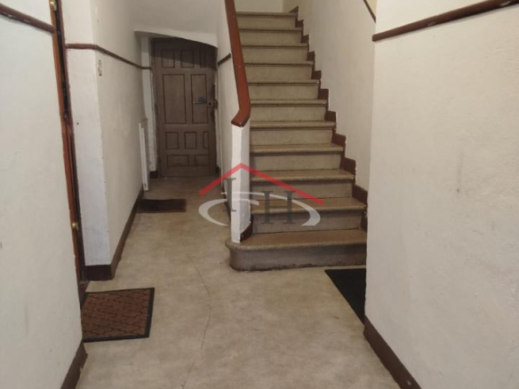 PISO CON TRASTERO EN TROBAJO DEL CAMINO
