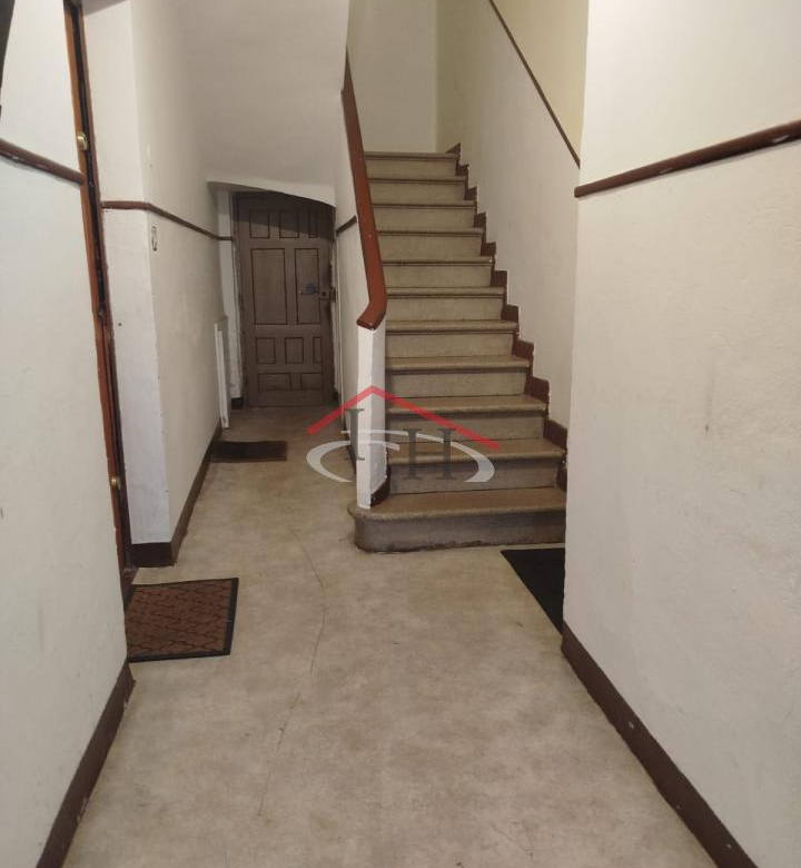 PISO CON TRASTERO EN TROBAJO DEL CAMINO