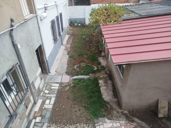PISO CON TRASTERO EN TROBAJO DEL CAMINO