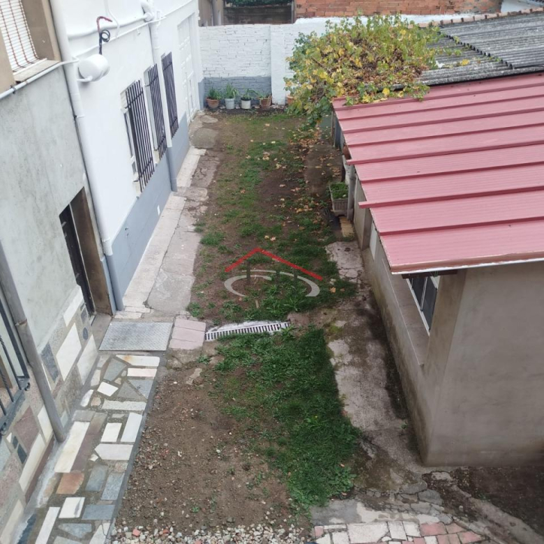 PISO CON TRASTERO EN TROBAJO DEL CAMINO