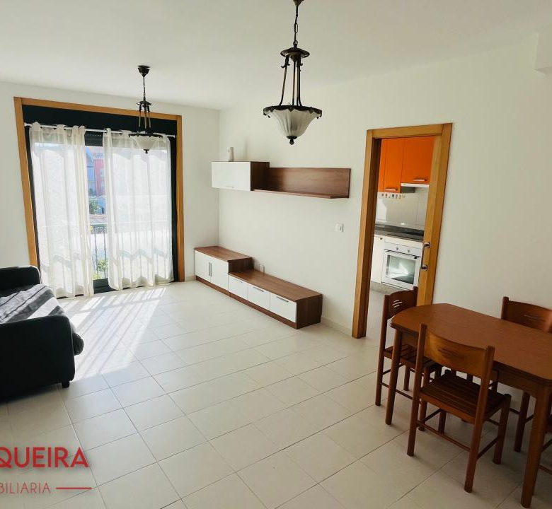 APARTAMENTO DE 3 DORMITORIOS EN EL CENTRO DE O ROSAL | GARAJE, TRASTERO Y ASCENSOR