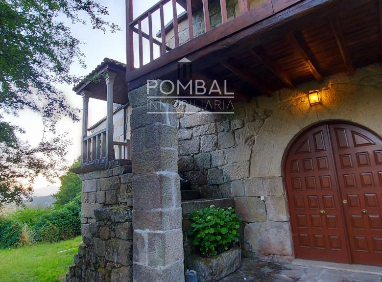 Casa señorial en venta en Razamonde, Cenlle (Ourense)  Entorno natural y gran finca.