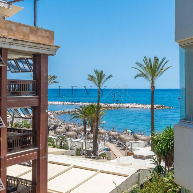 Fantastico piso frante al Mar en Puerto Banus