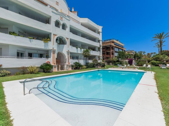 Fantastico piso frante al Mar en Puerto Banus
