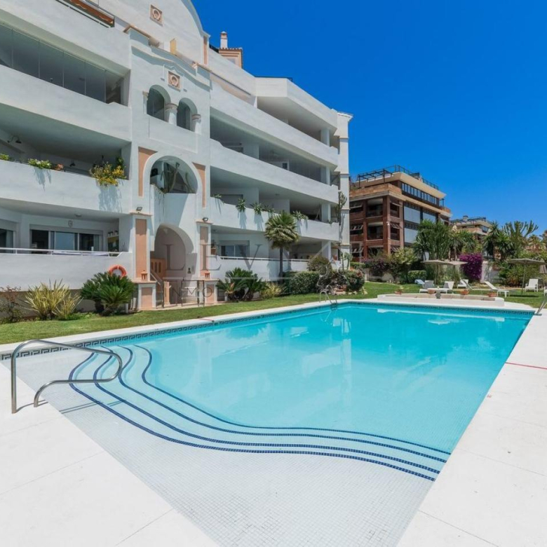 Fantastico piso frante al Mar en Puerto Banus