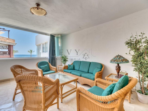 Fantastico piso frante al Mar en Puerto Banus