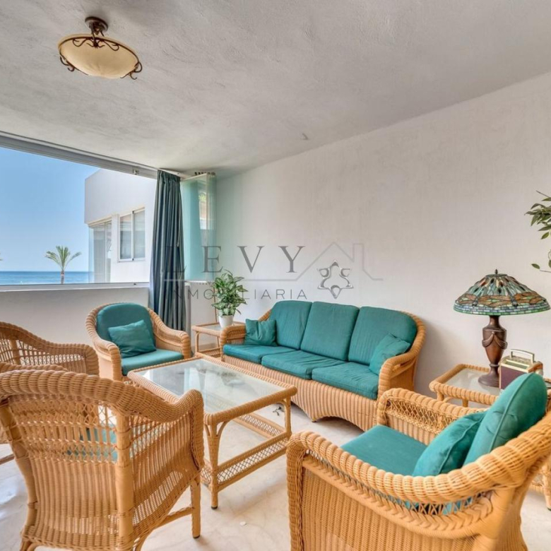 Fantastico piso frante al Mar en Puerto Banus