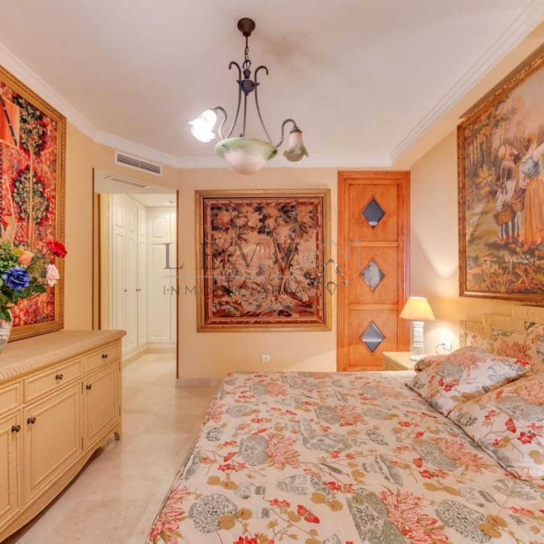 Fantastico piso frante al Mar en Puerto Banus
