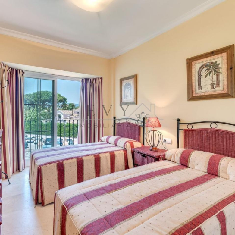 Fantastico piso frante al Mar en Puerto Banus