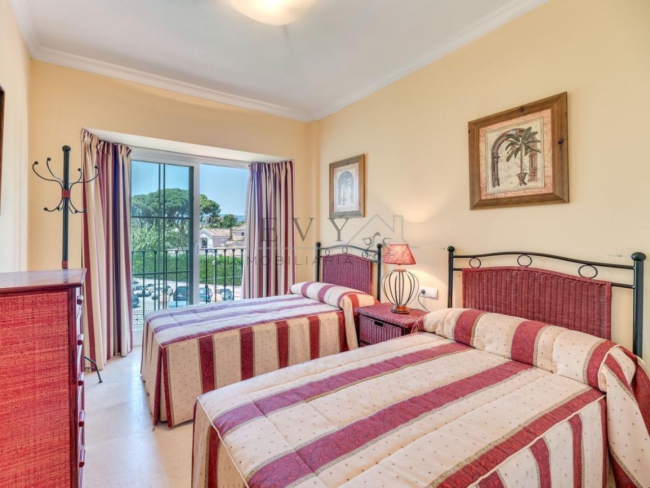 179199720616700174025_179199693866 Fantastico piso frante al Mar en Puerto Banus