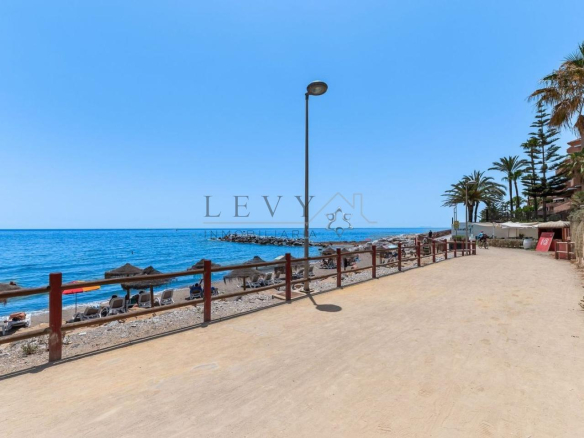 Fantastico piso frante al Mar en Puerto Banus