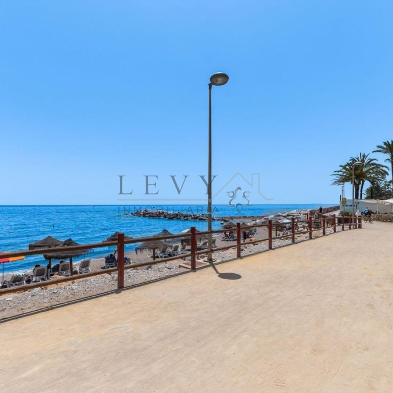 Fantastico piso frante al Mar en Puerto Banus
