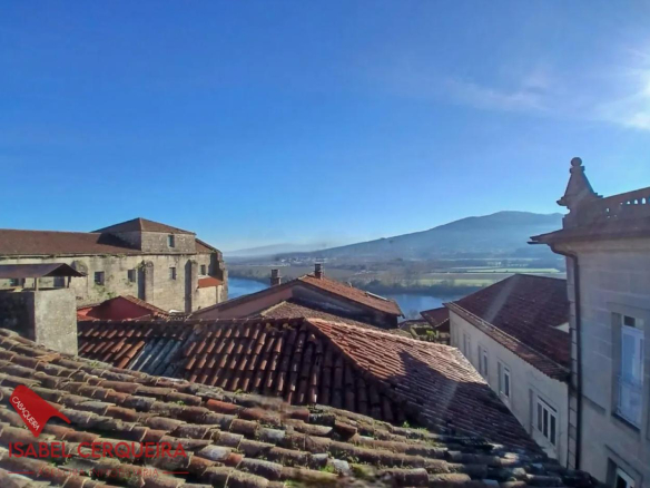 75.000 € | DÚPLEX CON VISTAS JUNTO A LA CATEDRAL DE TUI | PARA REFORMAR A SU GUSTO