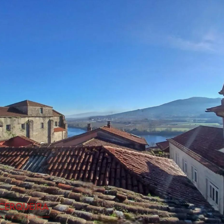 75.000 € | DÚPLEX CON VISTAS JUNTO A LA CATEDRAL DE TUI | PARA REFORMAR A SU GUSTO