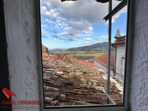 75.000 € | DÚPLEX CON VISTAS JUNTO A LA CATEDRAL DE TUI | PARA REFORMAR A SU GUSTO