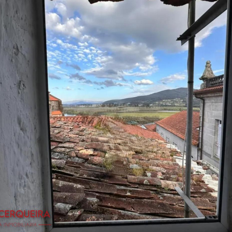 75.000 € | DÚPLEX CON VISTAS JUNTO A LA CATEDRAL DE TUI | PARA REFORMAR A SU GUSTO