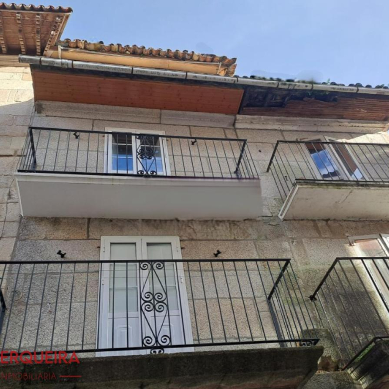 75.000 € | DÚPLEX CON VISTAS JUNTO A LA CATEDRAL DE TUI | PARA REFORMAR A SU GUSTO