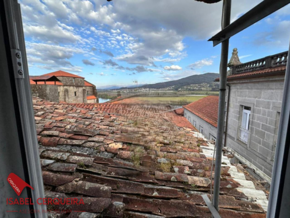 75.000 € | DÚPLEX CON VISTAS JUNTO A LA CATEDRAL DE TUI | PARA REFORMAR A SU GUSTO