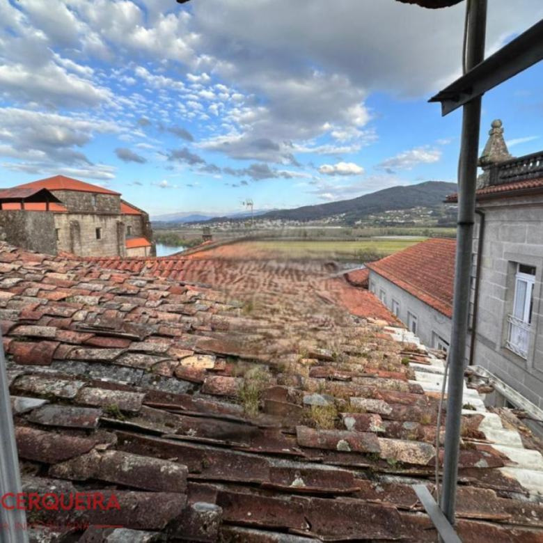 75.000 € | DÚPLEX CON VISTAS JUNTO A LA CATEDRAL DE TUI | PARA REFORMAR A SU GUSTO