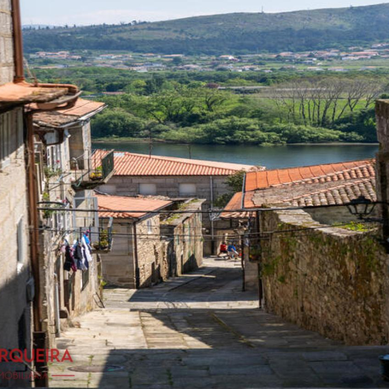 75.000 € | DÚPLEX CON VISTAS JUNTO A LA CATEDRAL DE TUI | PARA REFORMAR A SU GUSTO