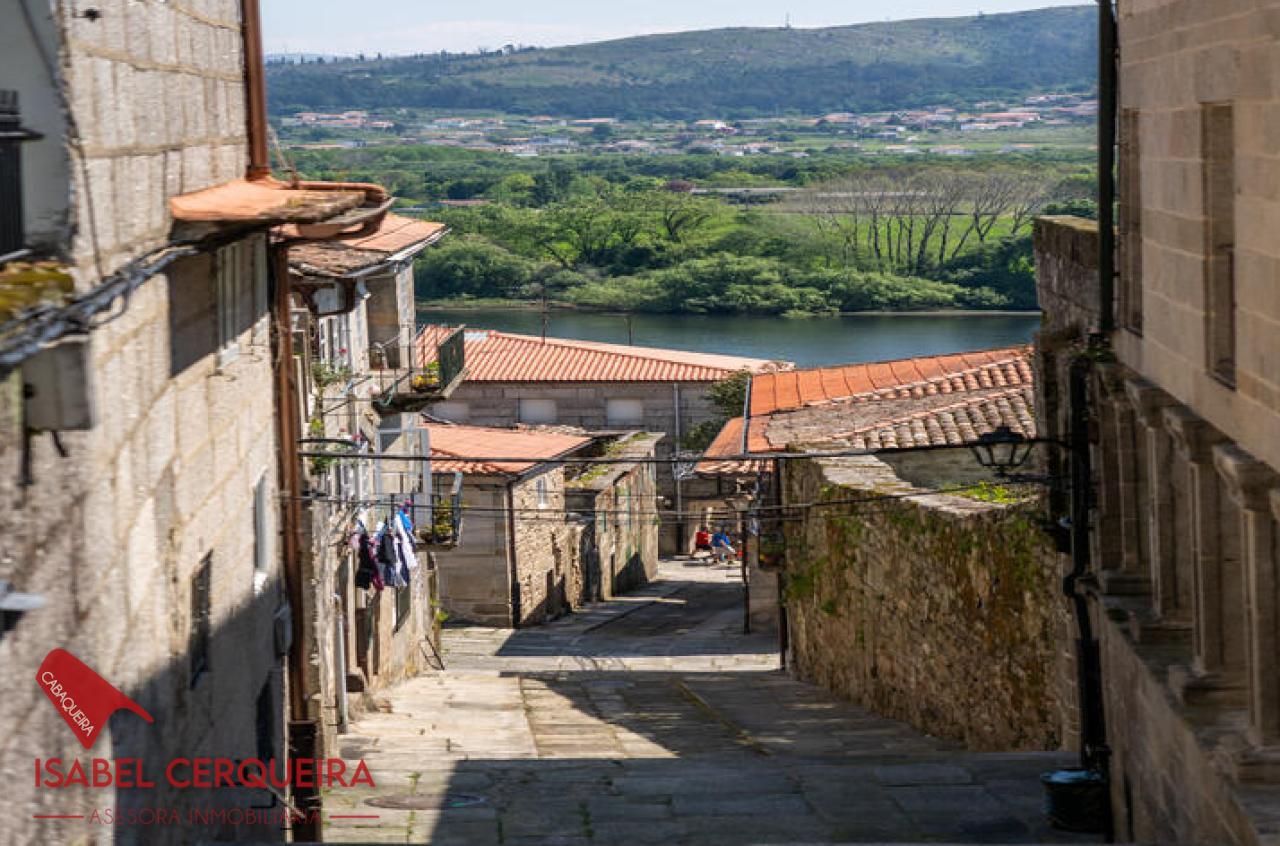179204924428500174026_179204911094 75.000 € | DÚPLEX CON VISTAS JUNTO A LA CATEDRAL DE TUI | PARA REFORMAR A SU GUSTO
