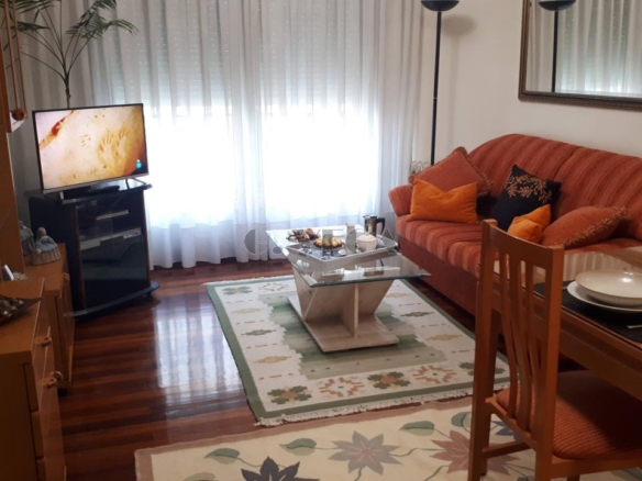 Alquilamos este partamento de dos dormitorios. CENTRICO y con garaje y bodega. Amueblado
