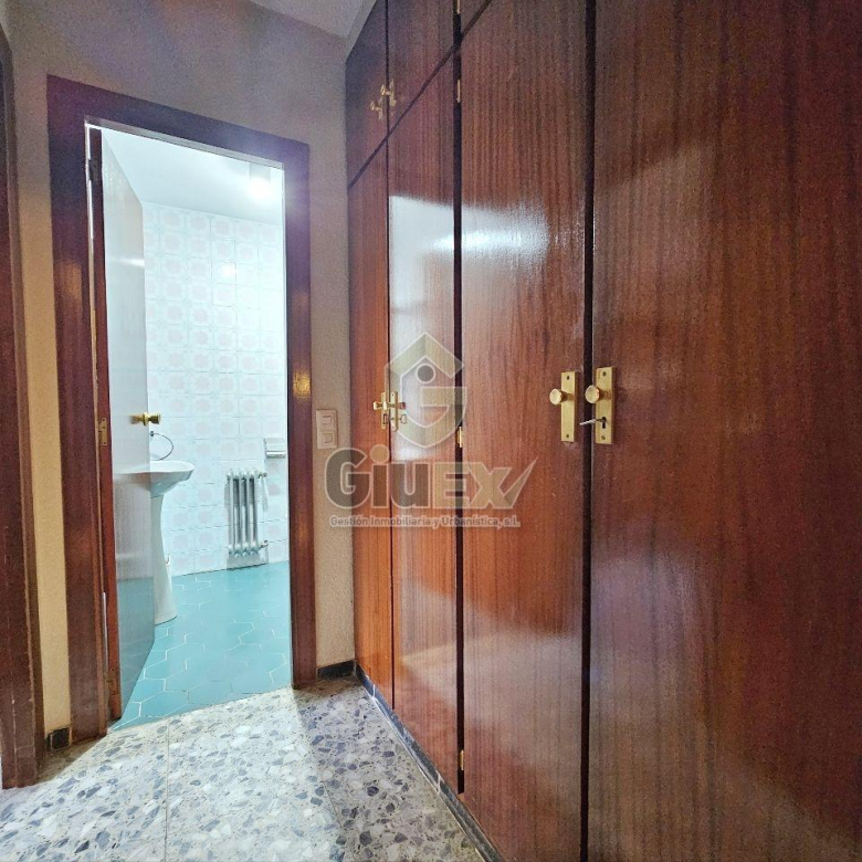Gran piso muy céntrico, con garaje.