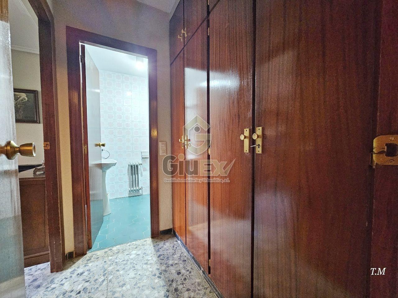 179206171636400174044_179206121905 Gran piso muy céntrico, con garaje.
