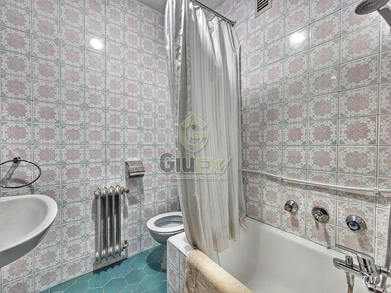 179206171644200174044_179206121712 Gran piso muy céntrico, con garaje.